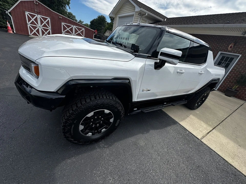 2022 GMC Hummer EV - Image 23 of 31
