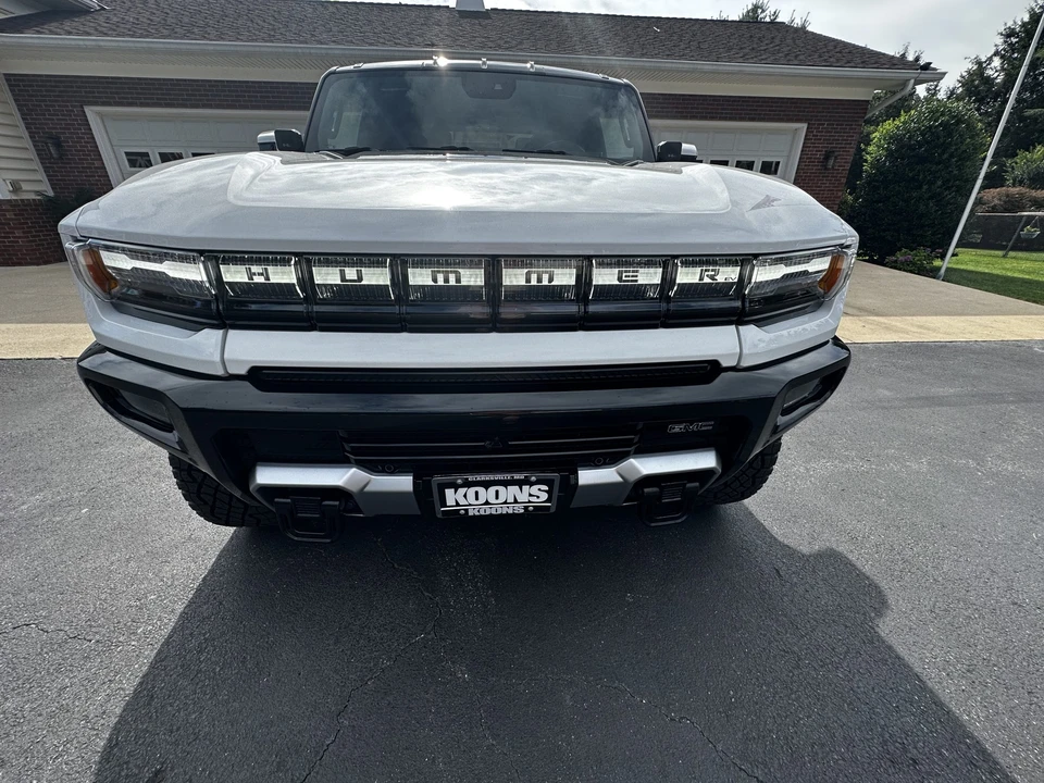 2022 GMC Hummer EV - Image 12 of 31
