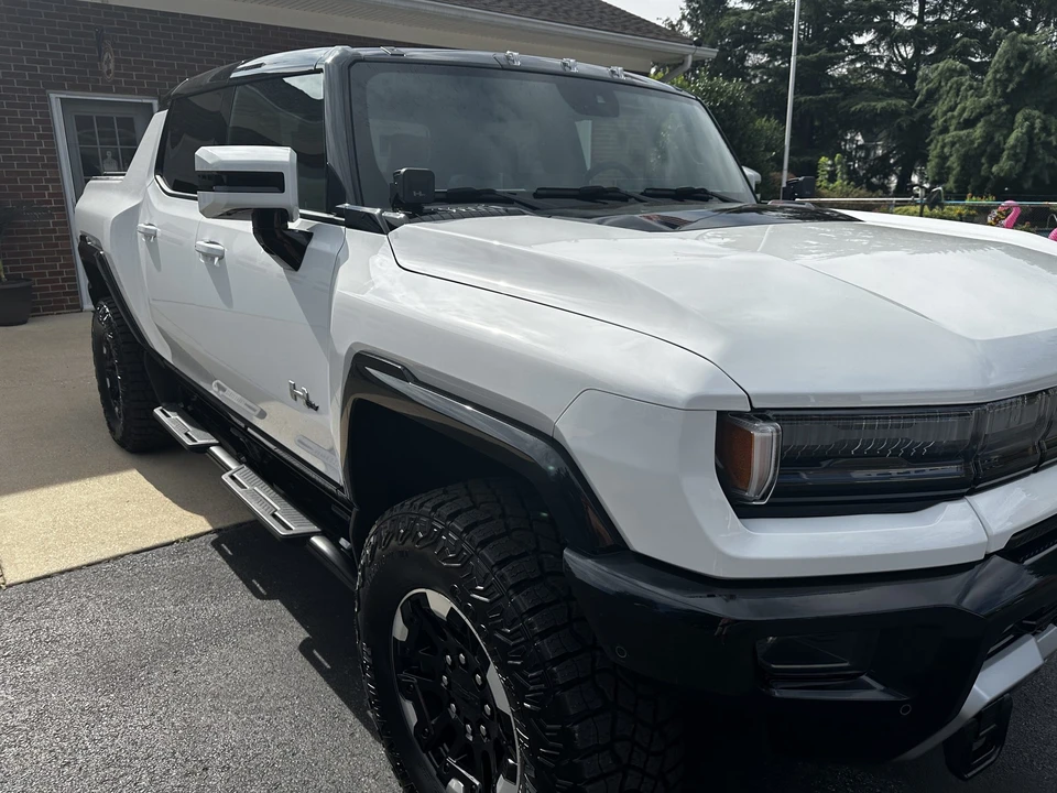 2022 GMC Hummer EV - Image 25 of 31