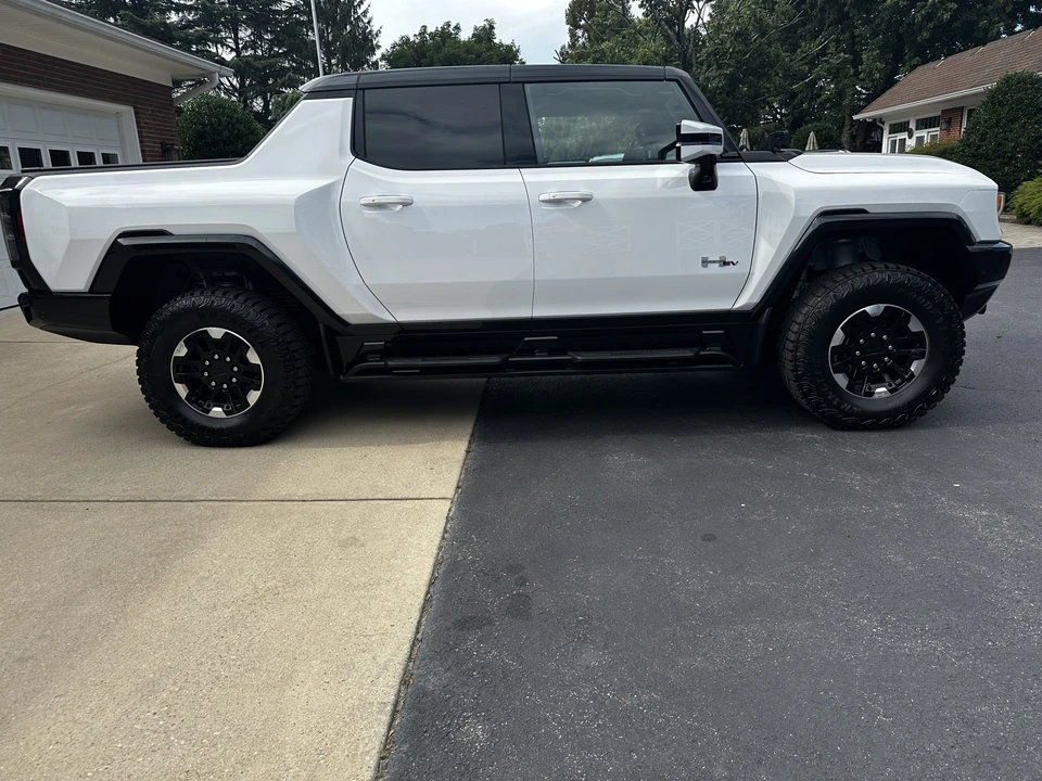 2022 GMC Hummer EV - Image 15 of 31