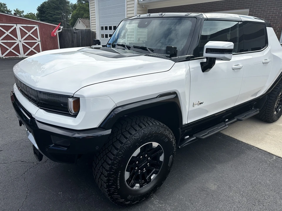 2022 GMC Hummer EV - Image 24 of 31
