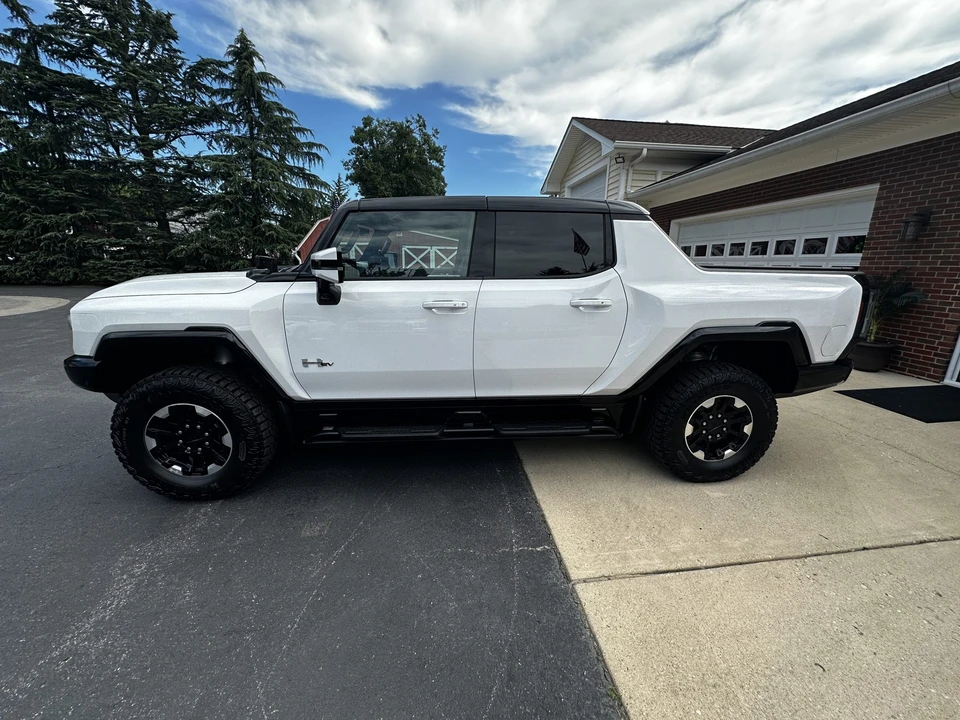 2022 GMC Hummer EV - Image 22 of 31