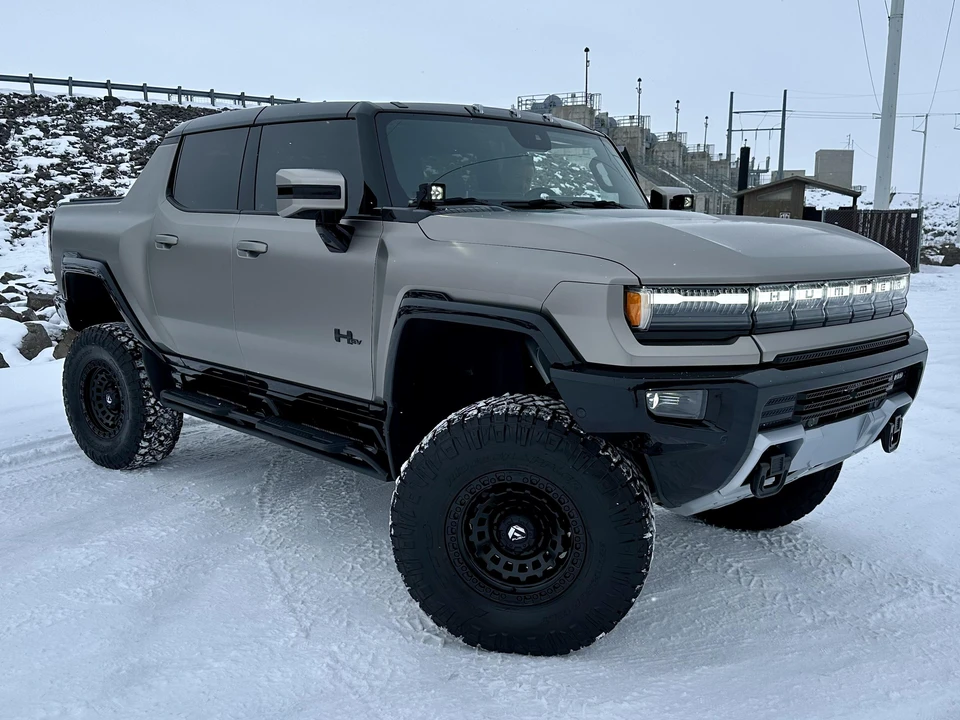 2022 GMC Hummer EV - Image 25 of 31