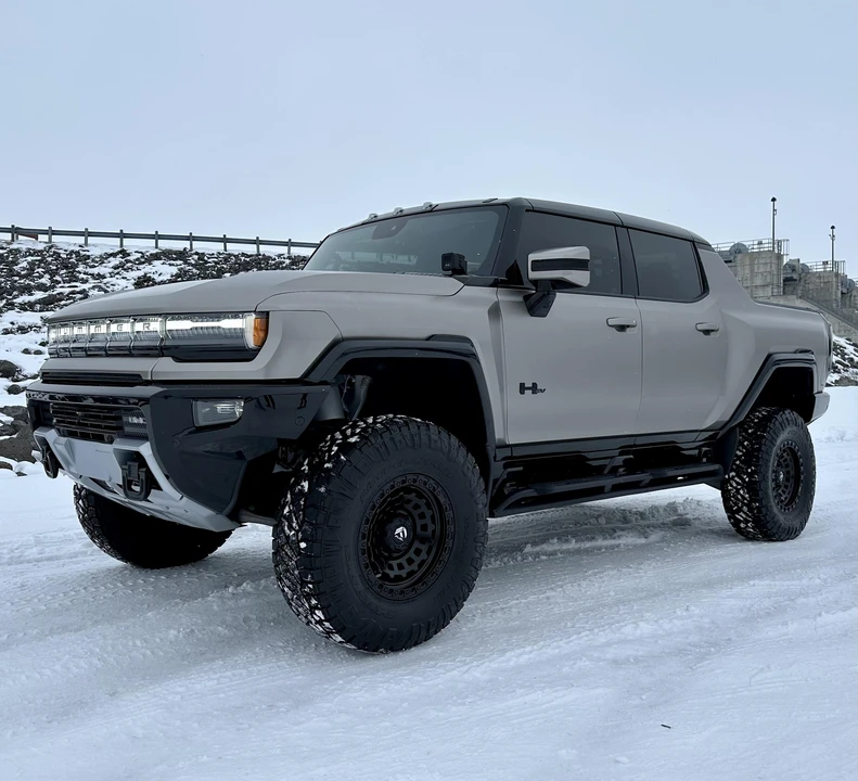 2022 GMC Hummer EV - Image 15 of 31