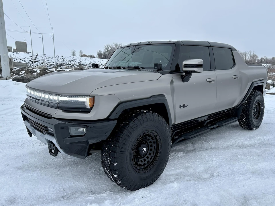 2022 GMC Hummer EV - Image 14 of 31