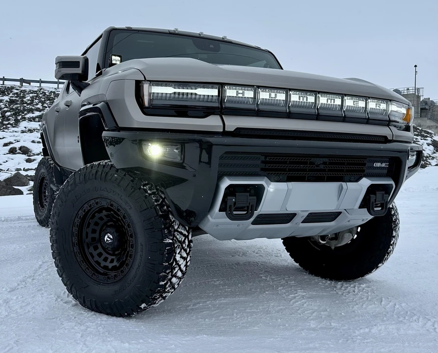 2022 GMC Hummer EV - Image 28 of 31