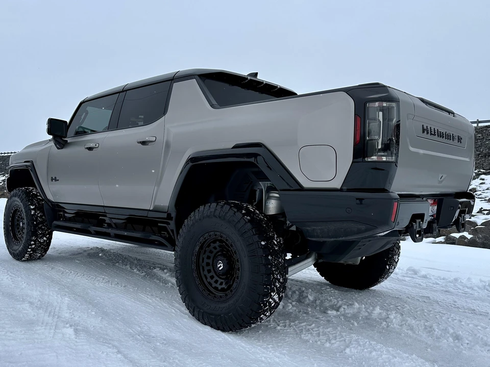 2022 GMC Hummer EV - Image 20 of 31