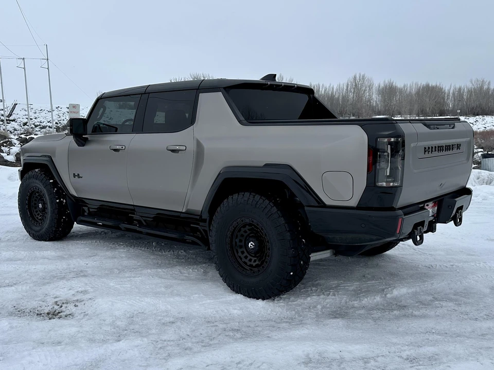 2022 GMC Hummer EV - Image 19 of 31