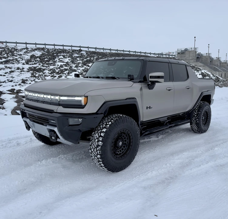 2022 GMC Hummer EV - Image 11 of 31
