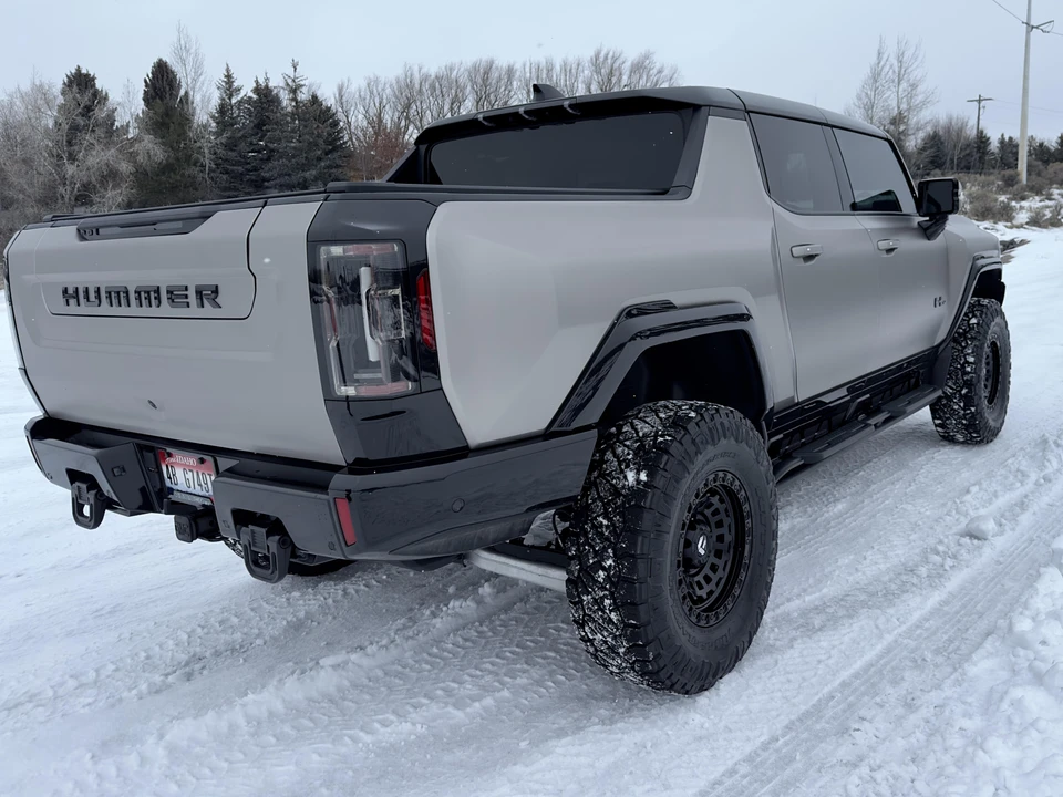 2022 GMC Hummer EV - Image 23 of 31