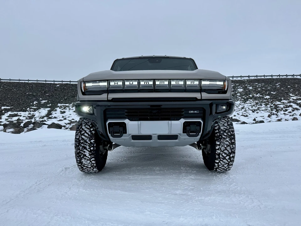 2022 GMC Hummer EV - Image 8 of 31