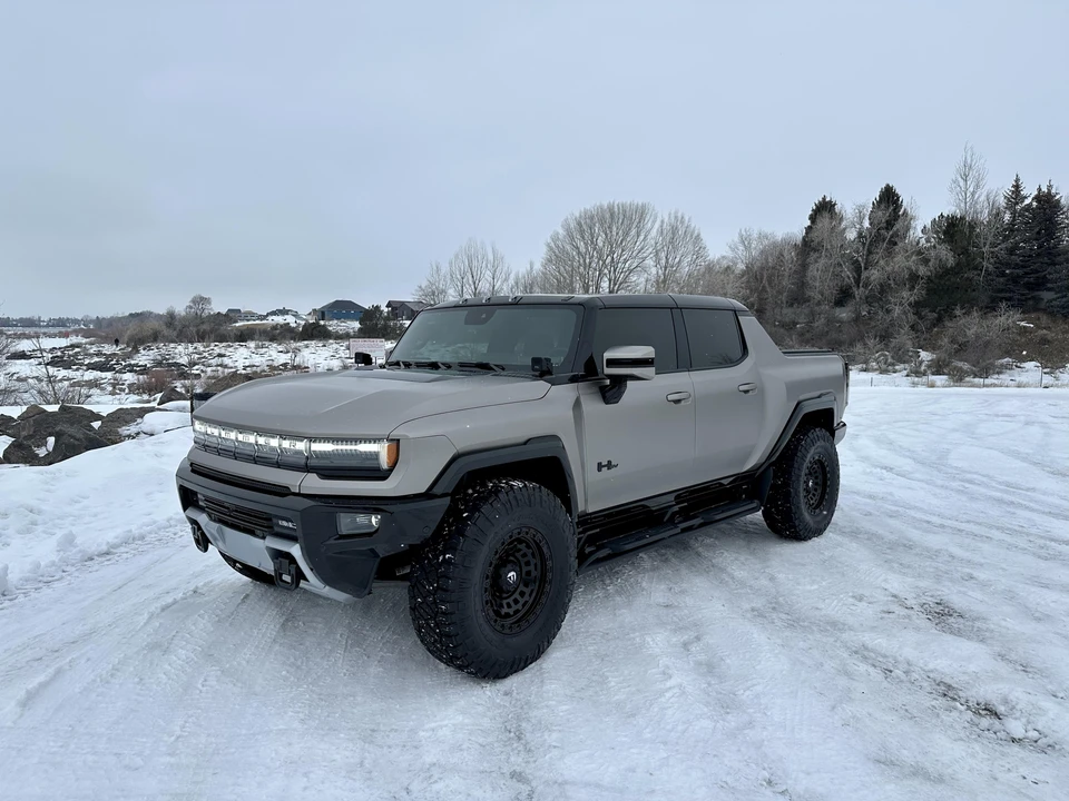 2022 GMC Hummer EV - Image 13 of 31