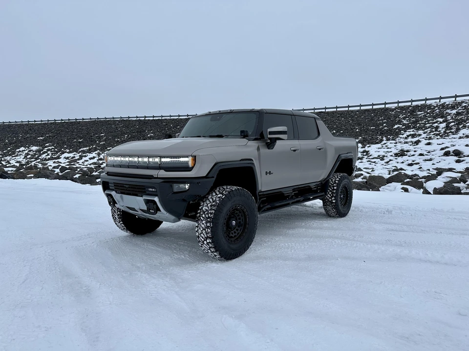 2022 GMC Hummer EV - Image 12 of 31