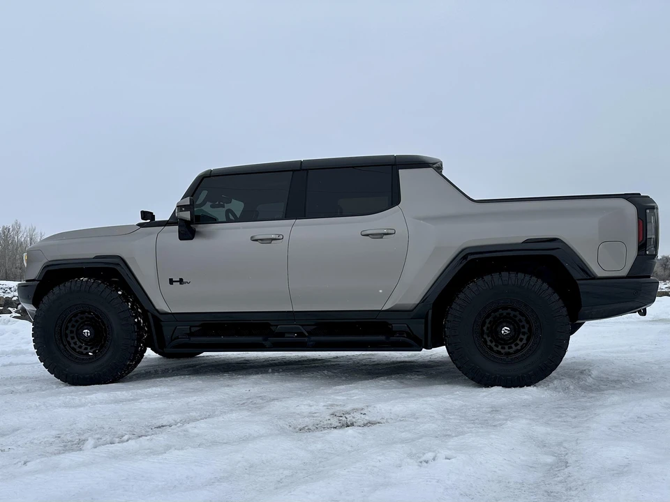 2022 GMC Hummer EV - Image 17 of 31