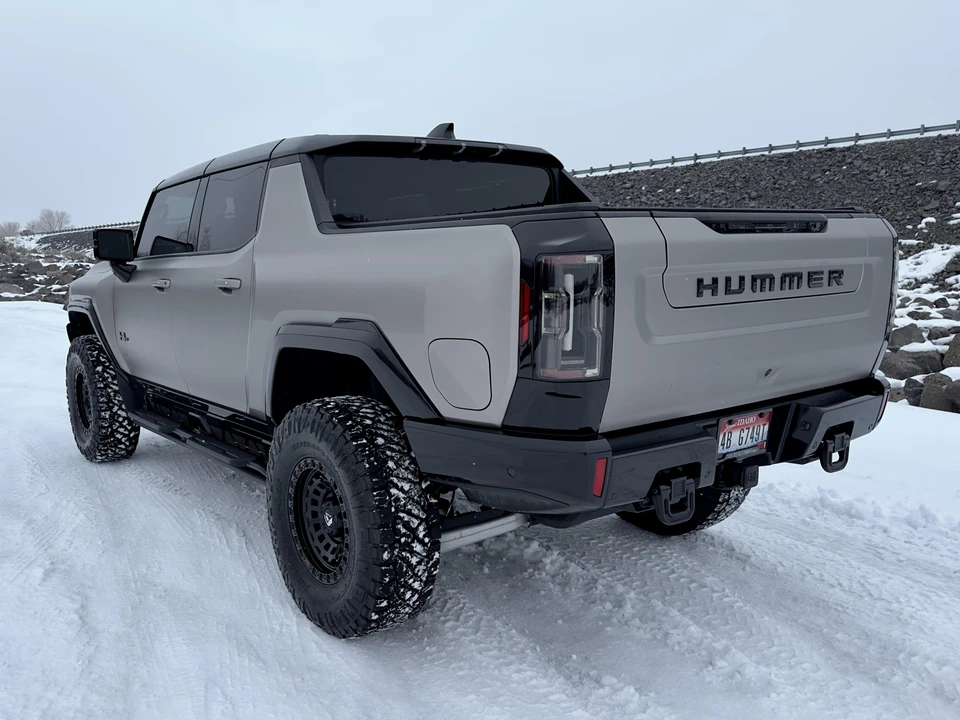 2022 GMC Hummer EV - Image 21 of 31