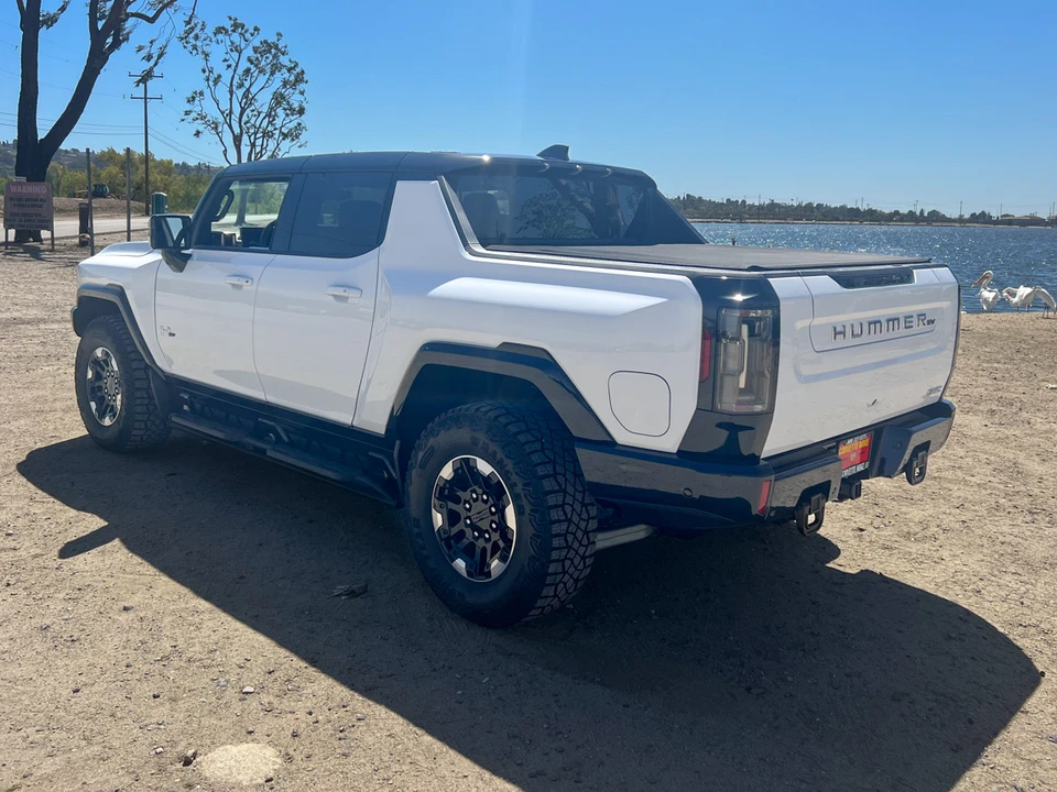 2022 GMC Hummer EV - Image 14 of 31