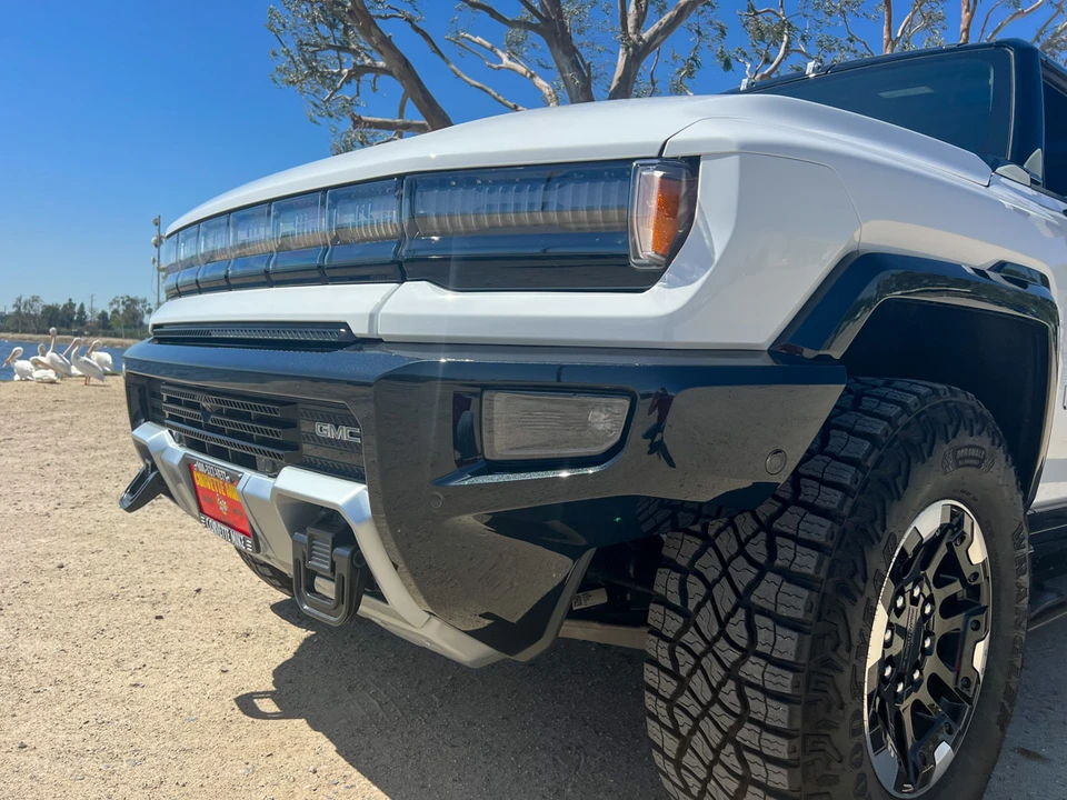 2022 GMC Hummer EV - Image 20 of 31