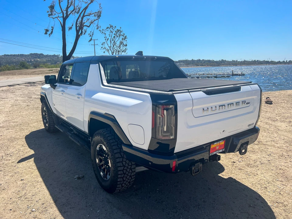 2022 GMC Hummer EV - Image 16 of 31