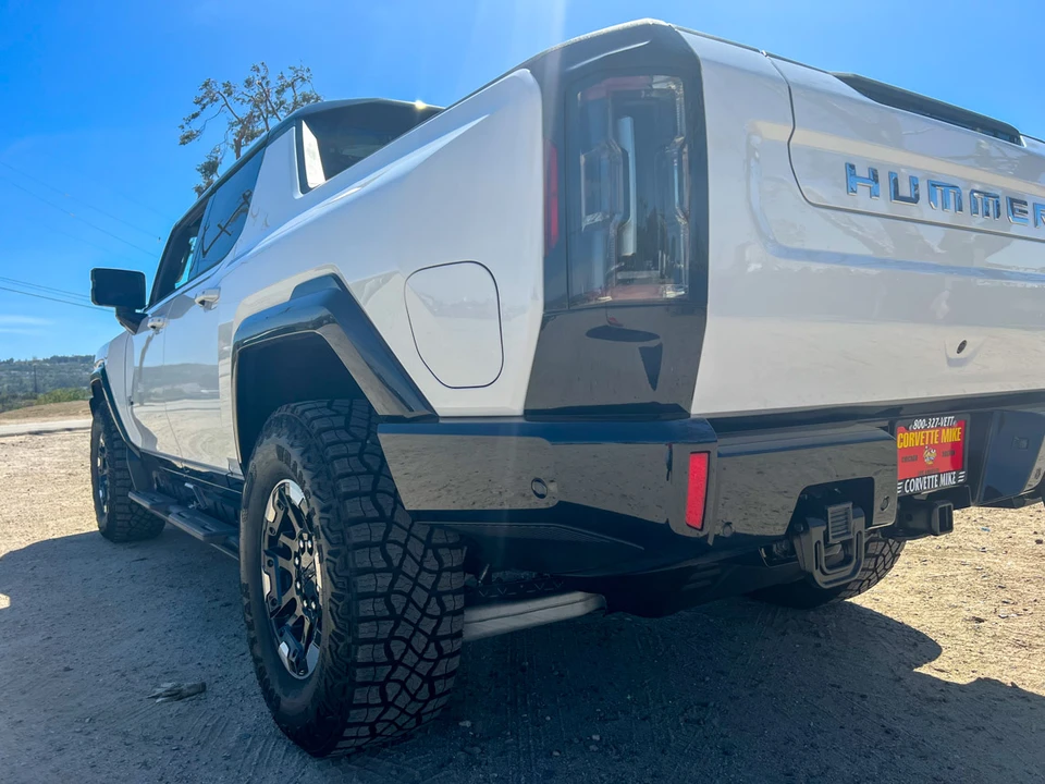 2022 GMC Hummer EV - Image 22 of 31