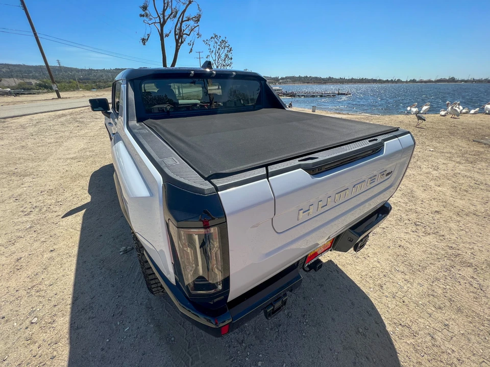 2022 GMC Hummer EV - Image 17 of 31