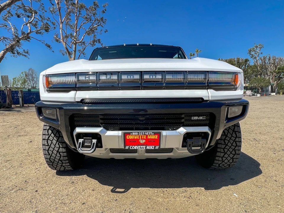 2022 GMC Hummer EV - Image 8 of 31