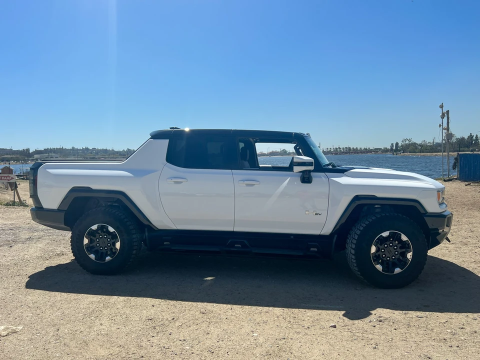 2022 GMC Hummer EV - Image 19 of 31