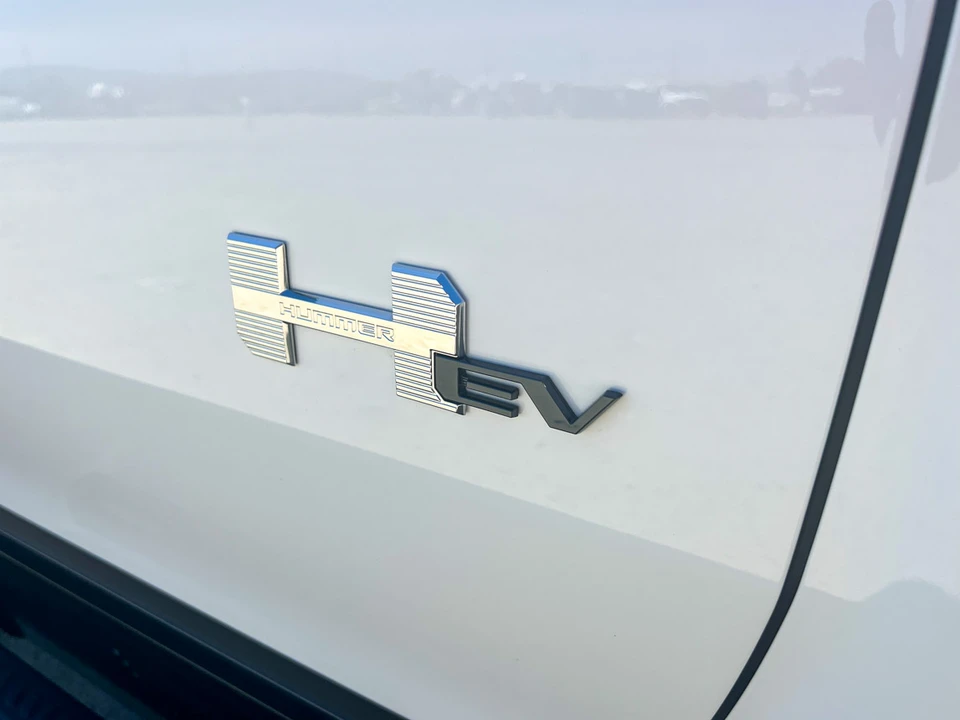 2022 GMC Hummer EV - Image 27 of 31