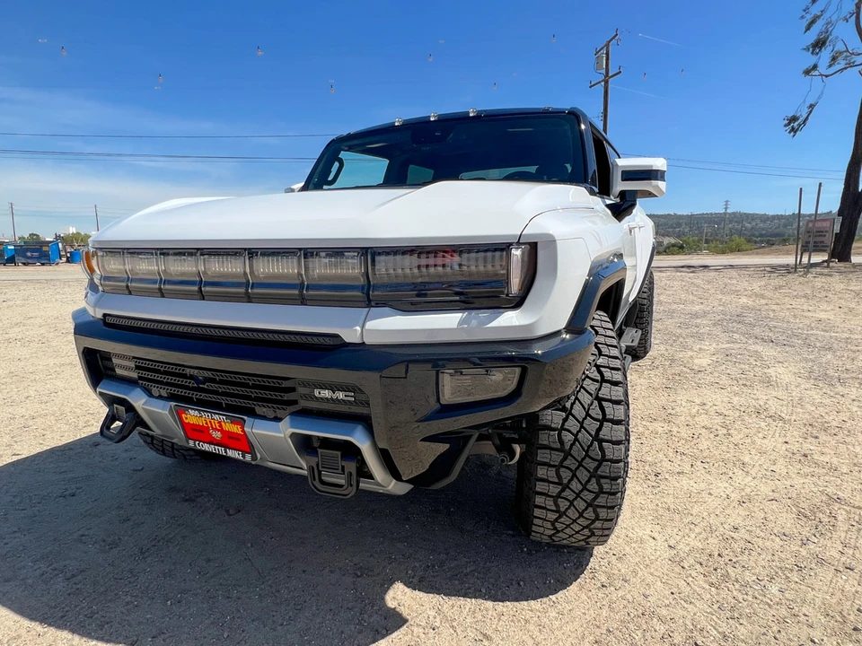 2022 GMC Hummer EV - Image 9 of 31