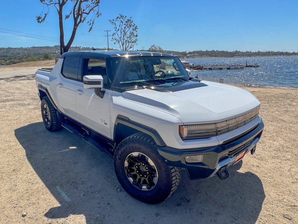 2022 GMC Hummer EV - Image 2 of 31