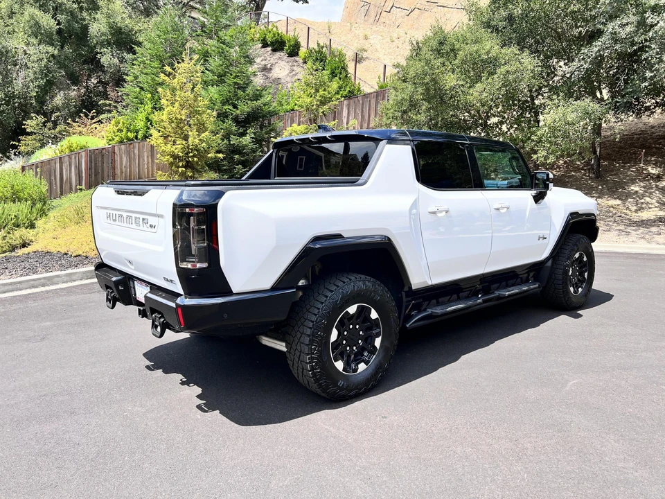 2022 GMC Hummer EV - Image 7 of 31