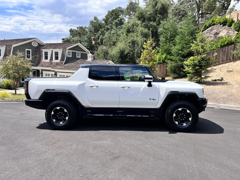 2022 GMC Hummer EV - Image 5 of 31