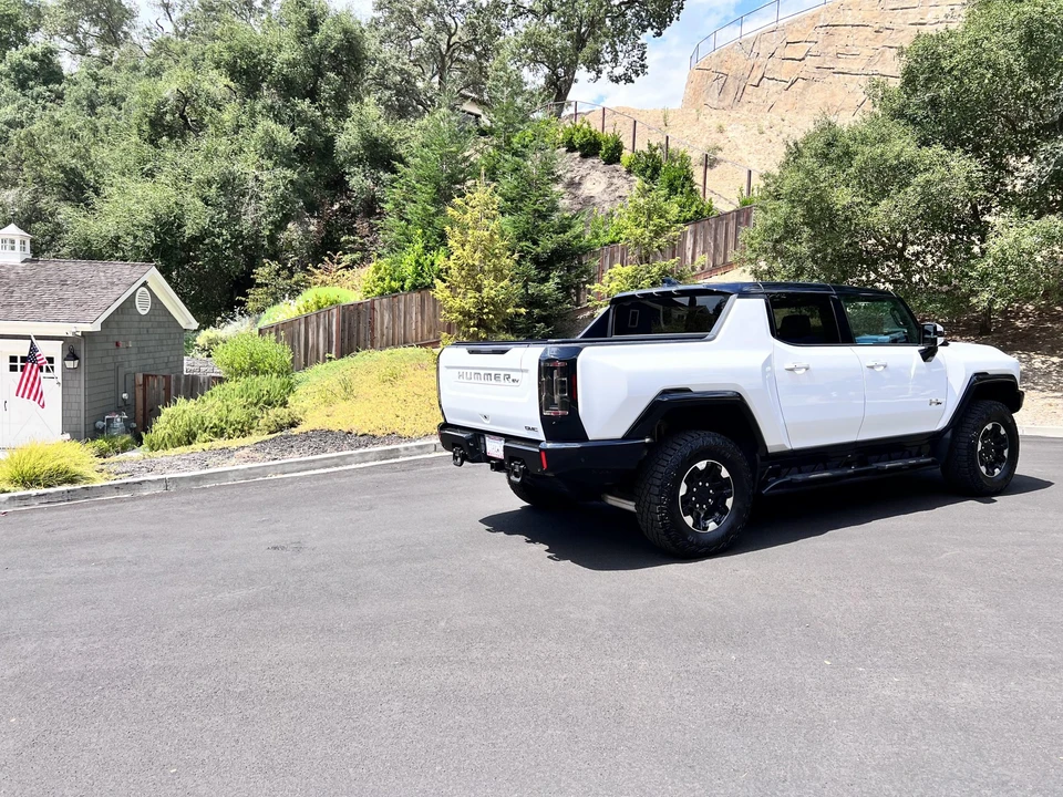 2022 GMC Hummer EV - Image 6 of 31