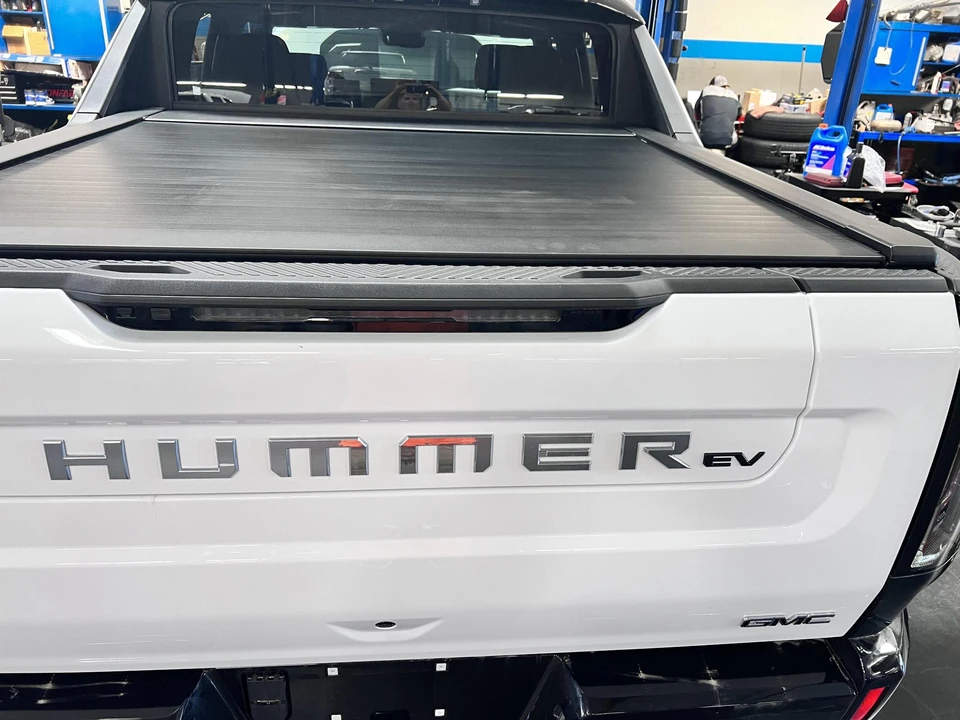 2022 GMC Hummer EV - Image 20 of 31