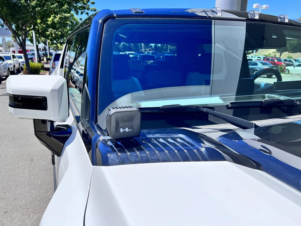 2022 GMC Hummer EV - Image 28 of 31