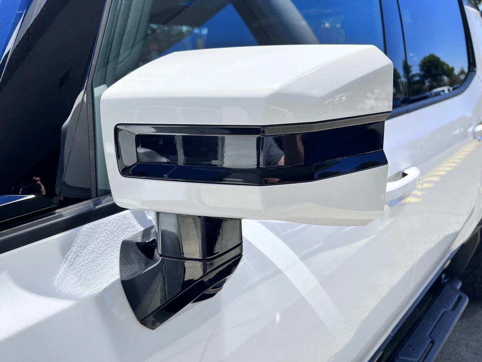 2022 GMC Hummer EV - Image 14 of 31