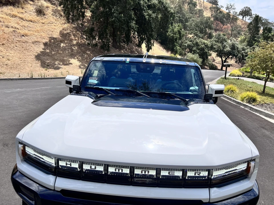 2022 GMC Hummer EV - Image 11 of 31