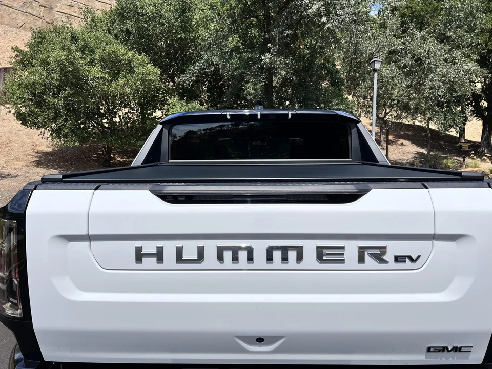2022 GMC Hummer EV - Image 19 of 31