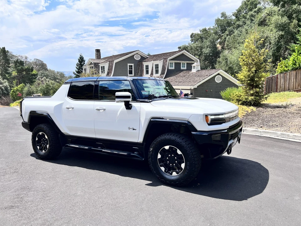 2022 GMC Hummer EV - Image 4 of 31