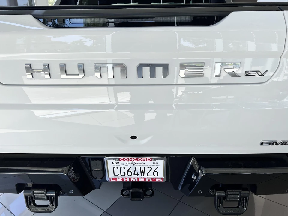 2022 GMC Hummer EV - Image 21 of 31