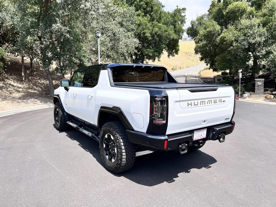 2022 GMC Hummer EV - Image 9 of 31