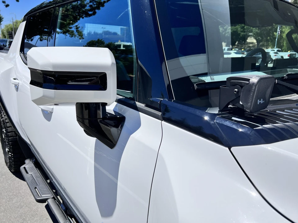 2022 GMC Hummer EV - Image 27 of 31