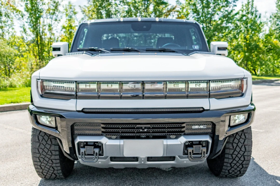 2022 GMC Hummer EV - Image 11 of 31