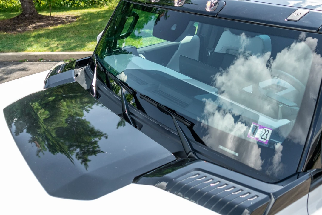 2022 GMC Hummer EV - Image 25 of 31