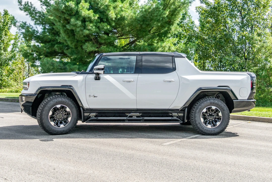 2022 GMC Hummer EV - Image 6 of 31