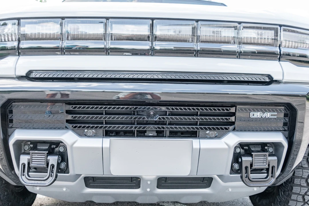 2022 GMC Hummer EV - Image 17 of 31