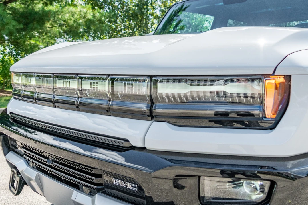 2022 GMC Hummer EV - Image 15 of 31