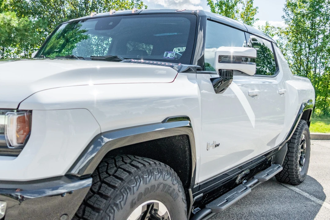 2022 GMC Hummer EV - Image 29 of 31