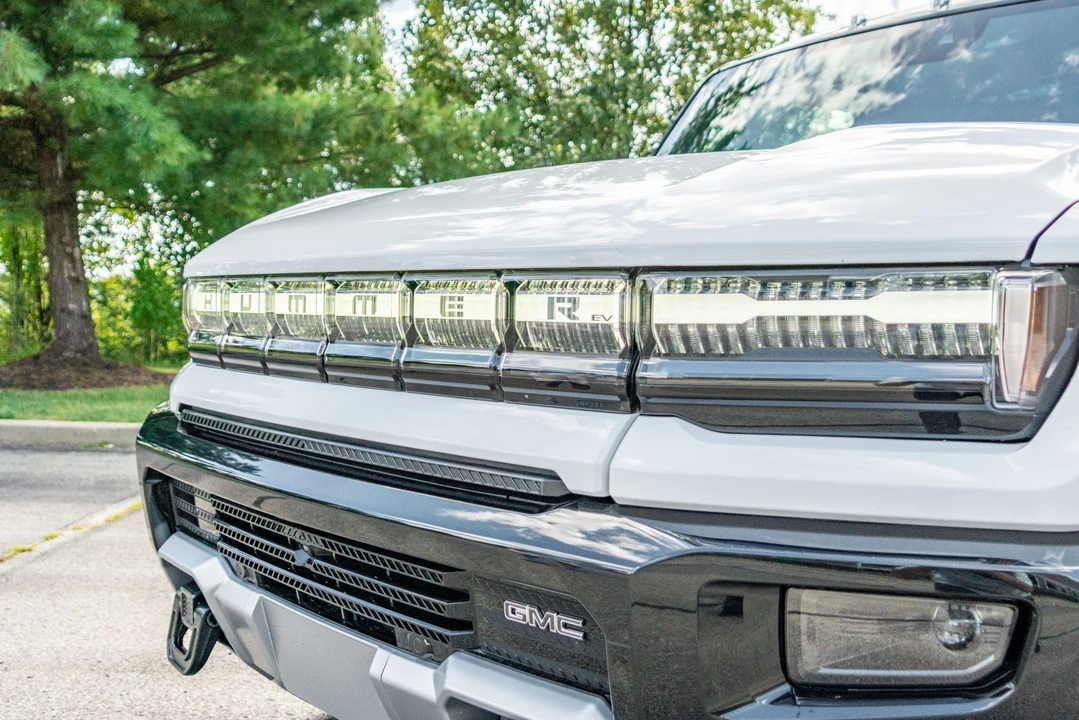 2022 GMC Hummer EV - Image 16 of 31