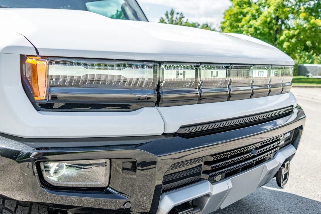 2022 GMC Hummer EV - Image 13 of 31