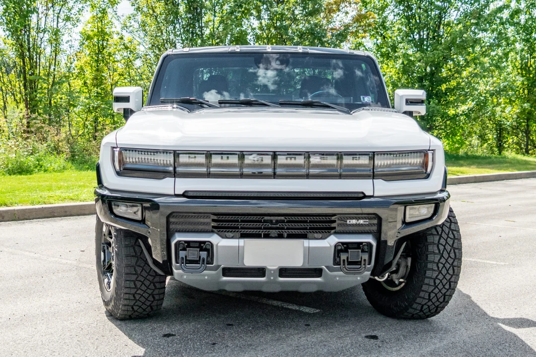 2022 GMC Hummer EV - Image 10 of 31